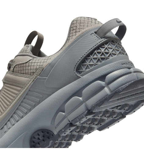 Nike Zoom Vomero Roam Metallic Pewter