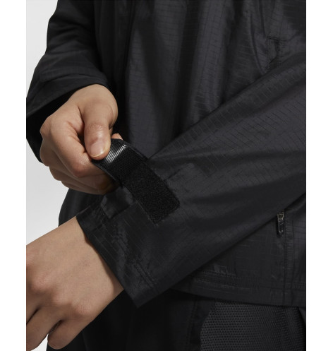 W NK ESSENTIAL JACKET