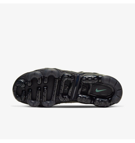 NIKE  AIR VAPORMAX PLUS