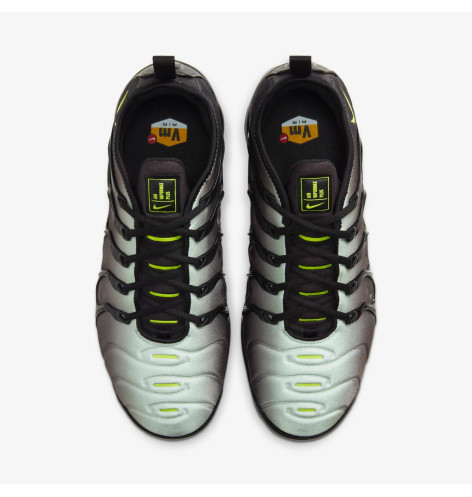 NIKE  AIR VAPORMAX PLUS