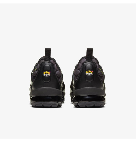 NIKE  AIR VAPORMAX PLUS