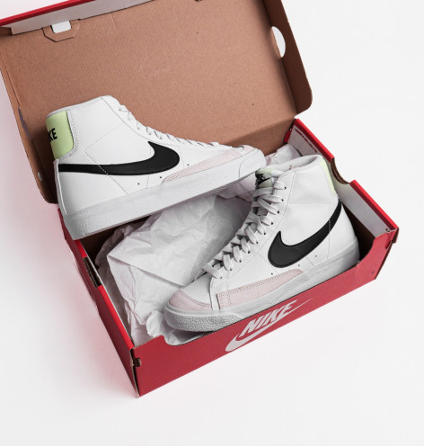 Кросівки дитячі Nike Blazer Mid 77 Grade School Lifestyle Shoes White DA4086-109 38