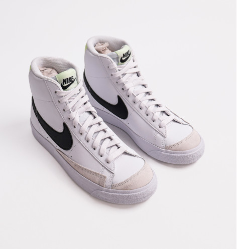 Кросівки дитячі Nike Blazer Mid 77 Grade School Lifestyle Shoes White DA4086-109 38