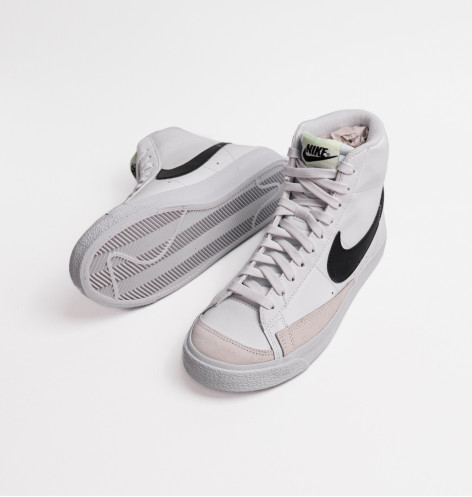 Кросівки дитячі Nike Blazer Mid 77 Grade School Lifestyle Shoes White DA4086-109 38