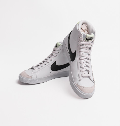 Кросівки дитячі Nike Blazer Mid 77 Grade School Lifestyle Shoes White DA4086-109 38
