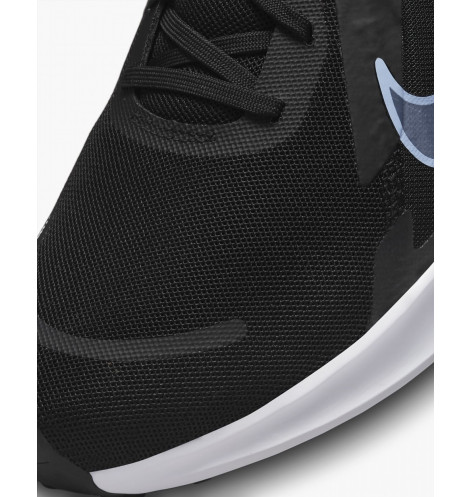NIKE QUEST 5