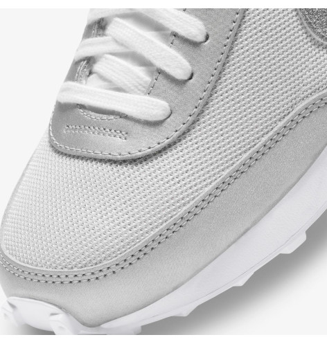 WMNS NIKE DBREAK