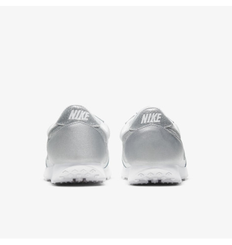 WMNS NIKE DBREAK