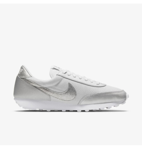 WMNS NIKE DBREAK