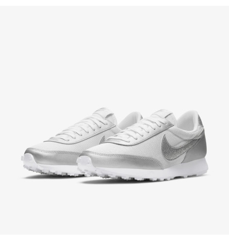 WMNS NIKE DBREAK