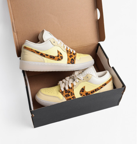 Кросівки жіночі Air Jordan 1 Low Snkrs Day Yellow/White Dn6998-700 42