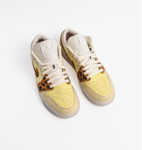 Кросівки жіночі Air Jordan 1 Low Snkrs Day Yellow/White Dn6998-700 42
