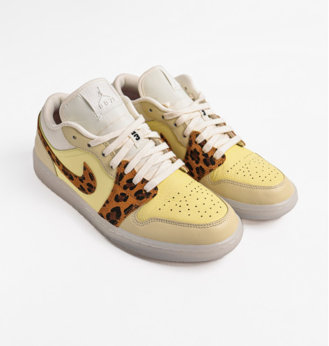 Кросівки жіночі Air Jordan 1 Low Snkrs Day Yellow/White Dn6998-700 42
