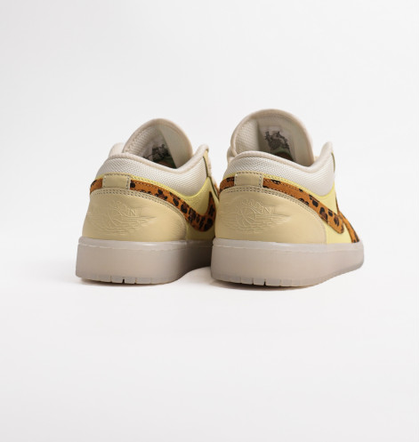 Кросівки жіночі Air Jordan 1 Low Snkrs Day Yellow/White Dn6998-700 42
