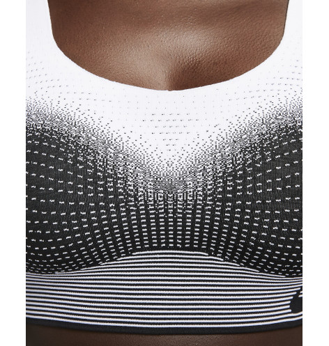 W NK SWSH FLYKNIT BRA