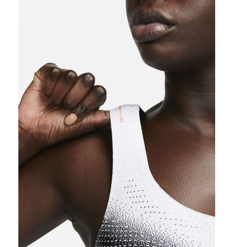 W NK SWSH FLYKNIT BRA