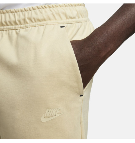 M NK TECH LGHTWHT SHORT