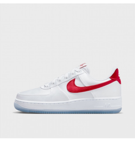 W AIR FORCE 1 07 ESS SNKR