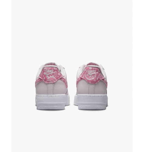 W Nike Air Force 1 07