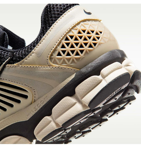 Кросівки унісекс Nike Zoom Vomero 5 Beige FJ4151-008 42.5