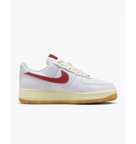 Nike WMNS AIR FORCE 1 07