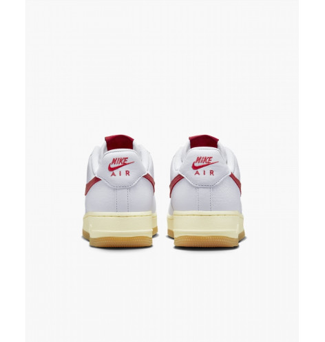 Nike WMNS AIR FORCE 1 07