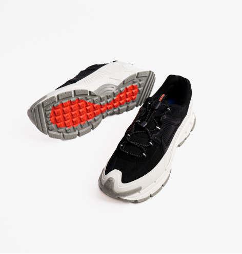 Кросівки унісекс Nike Zoom Vomero Roam MenS Winterized Shoes White/Black FV2295-001 40