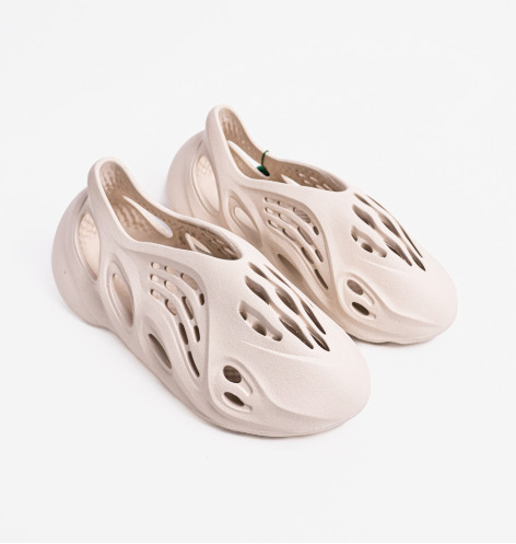 Тапочки чоловічі Adidas Yeezy Foam Runner Beige G55486 40.5