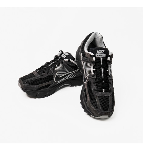 Кросівки унісекс Nike Zoom Vomero 5 Black HF1553-006 43