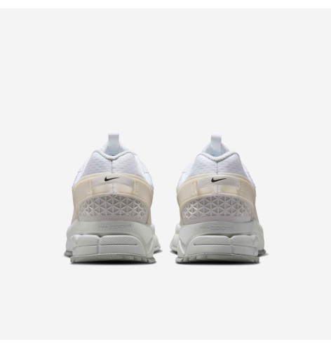 Кросівки Nike Zoom Vomero 5 Roam