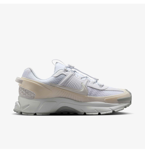Кросівки Nike Zoom Vomero 5 Roam