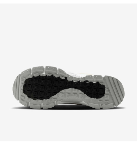 Кросівки Nike Zoom Vomero 5 Roam