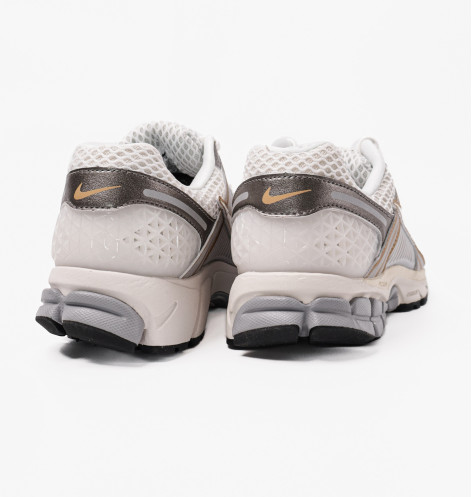 Кросівки чоловічі Nike Zoom Vomero 5 Platinum Tint Running Shoe Metallic/White HJ7247-099 44.5
