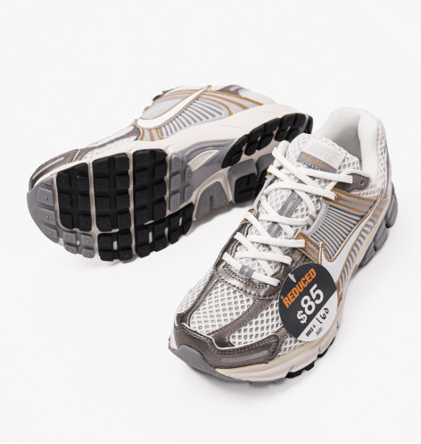 Кросівки чоловічі Nike Zoom Vomero 5 Platinum Tint Running Shoe Metallic/White HJ7247-099 44.5