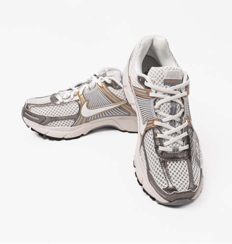 Кросівки чоловічі Nike Zoom Vomero 5 Platinum Tint Running Shoe Metallic/White HJ7247-099 44.5