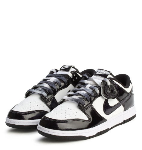 Nike Dunk Low SE Panda