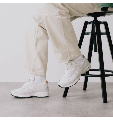 New balance 2002R