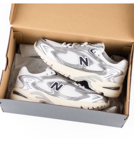 New Balance 725 White
