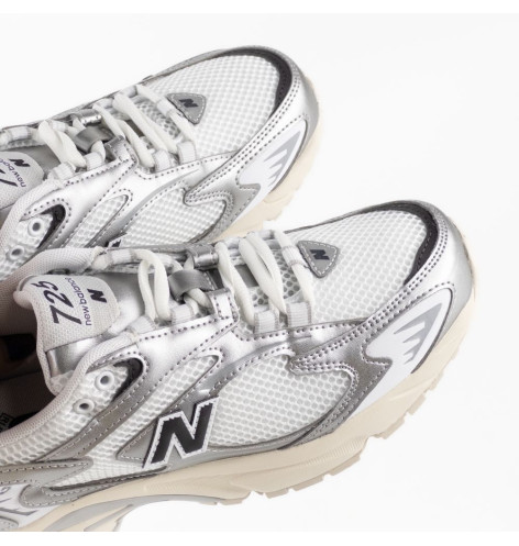 New Balance 725 White