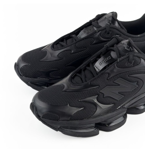 New Balance 2000 Black Metallic