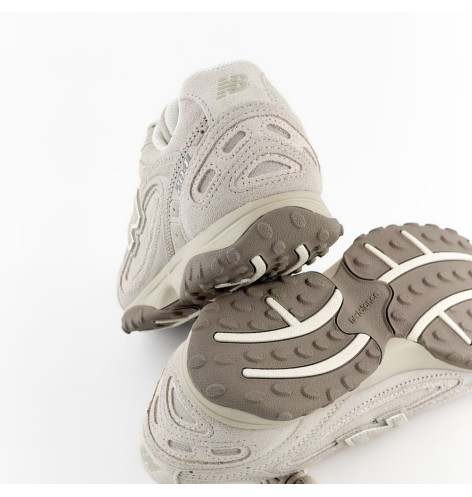 New Balance 204L Timberwolf Linen