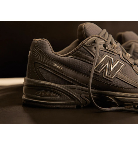 New Balance 740