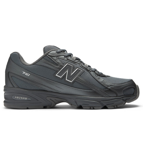 New Balance 740