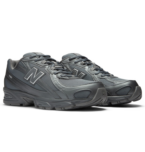 New Balance 740