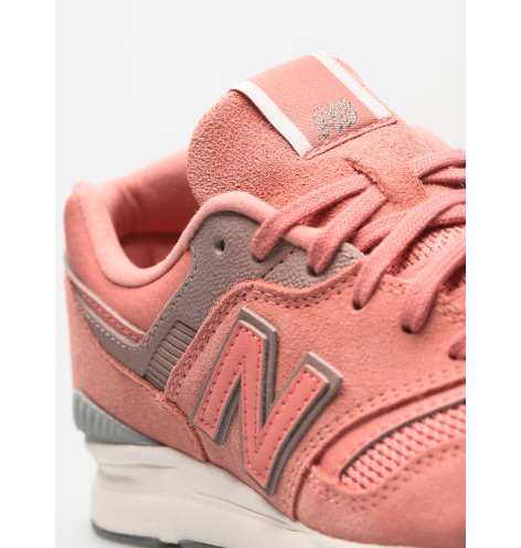 W New balance 697